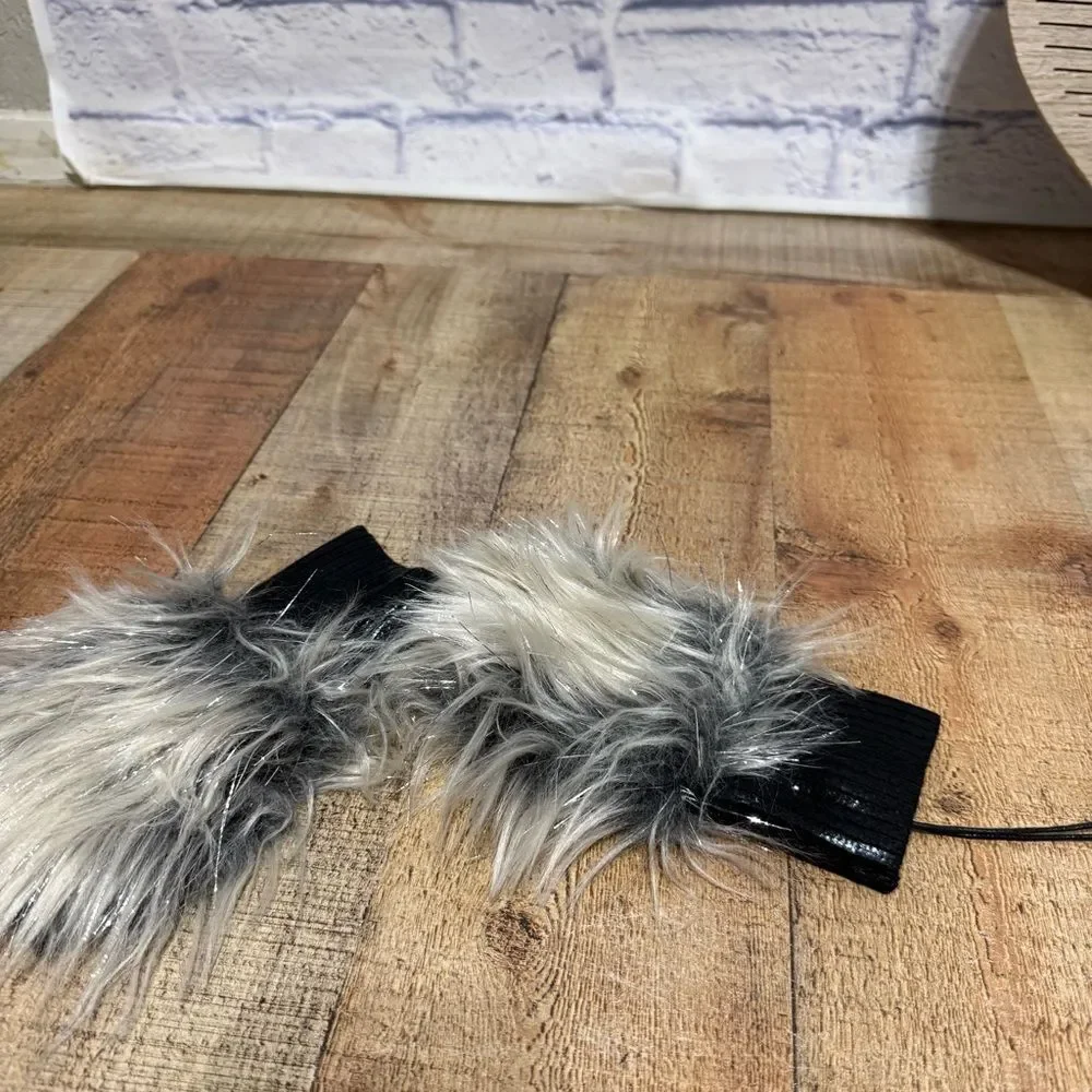 NWT Jocelyn Open Finger Faux Fur Black cream Gloves